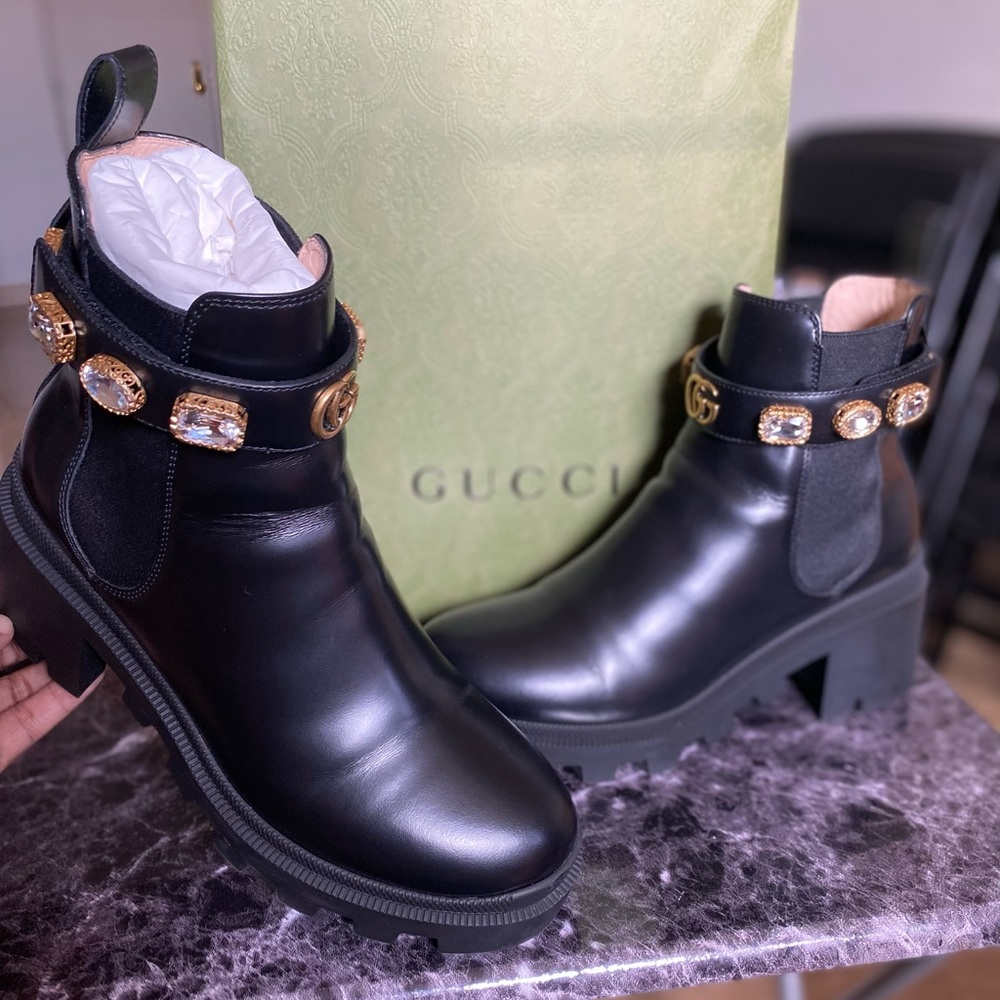 Gucci Leather ankle boot with belt